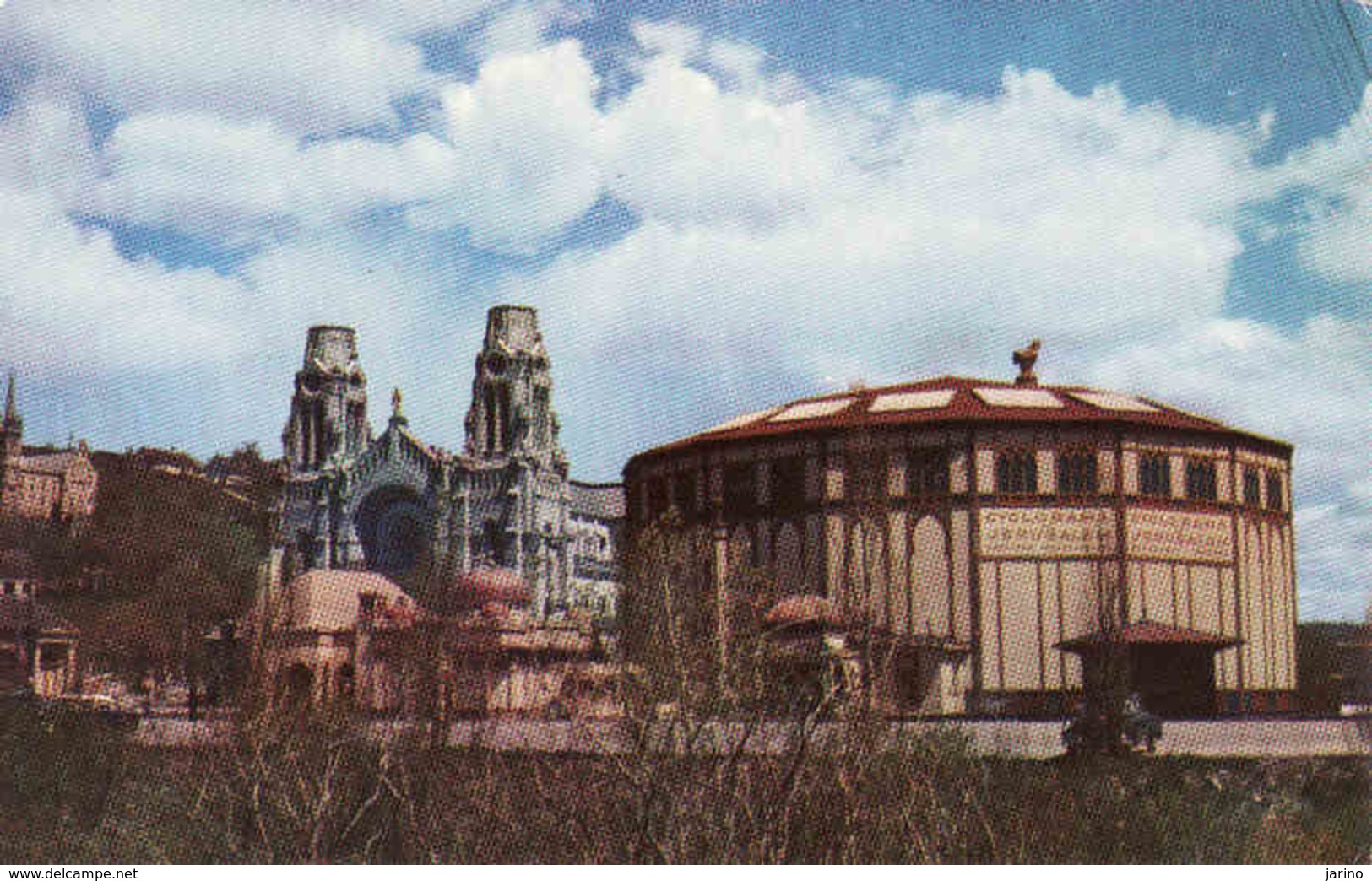 Canada > Quebec, Ste. Anne De Beaupré, Basilique Et Le Cyclorama De Jerusalem, Used 1960 - Ste. Anne De Beaupré