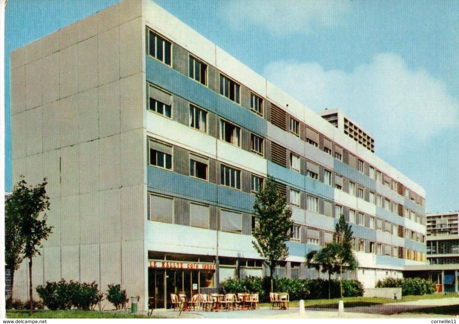 93 - LA COURNEUVE - LA CITE DES 4000 - LA PLACE GEORGES-BRAQUE - La Courneuve