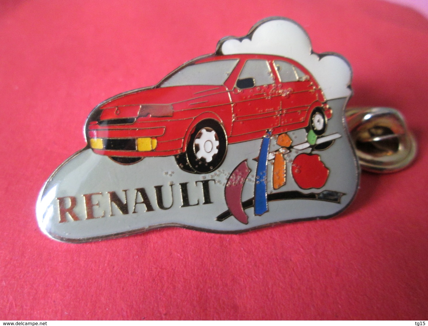 PIN'S    RENAULT  CLIO - Renault