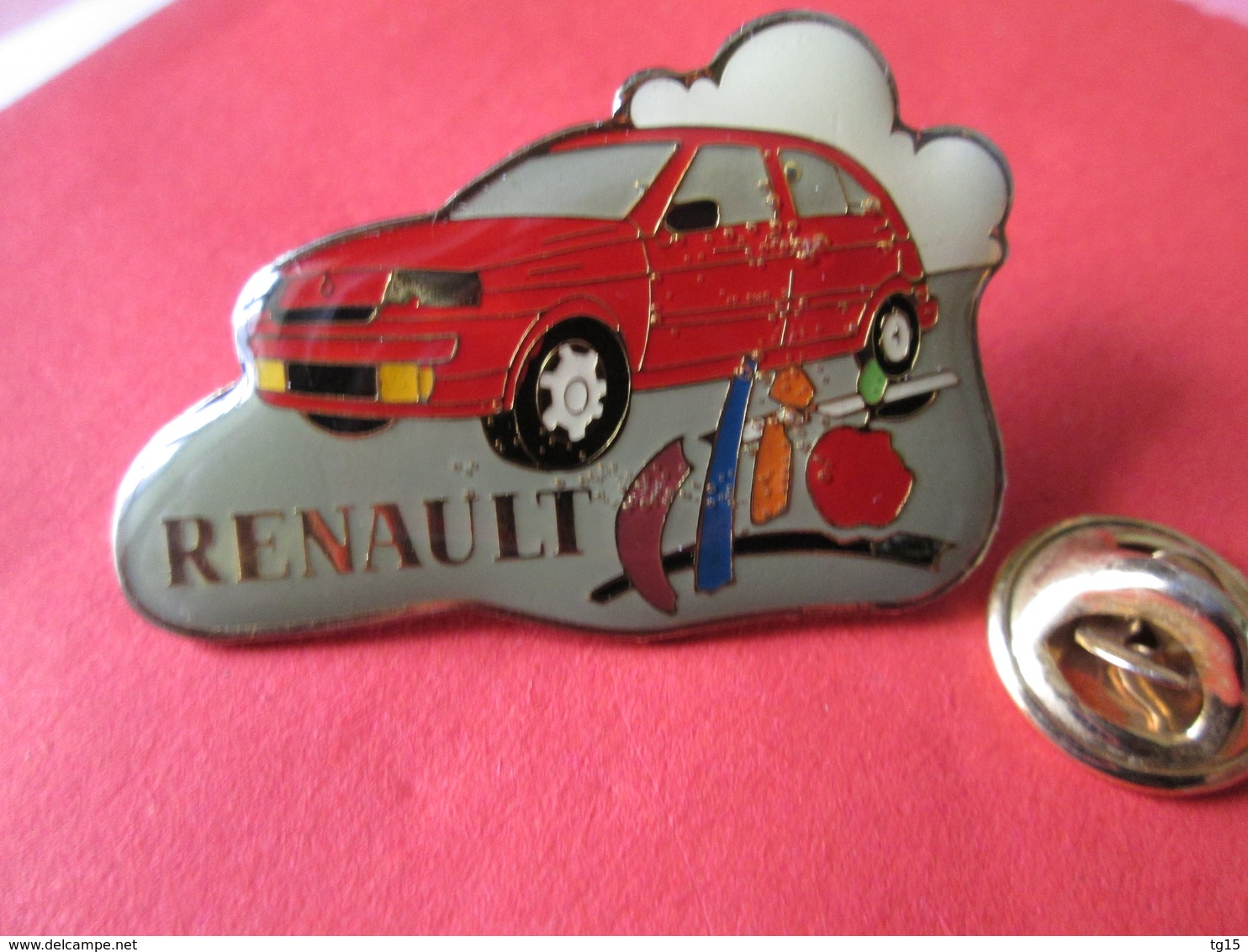 PIN'S    RENAULT  CLIO - Renault