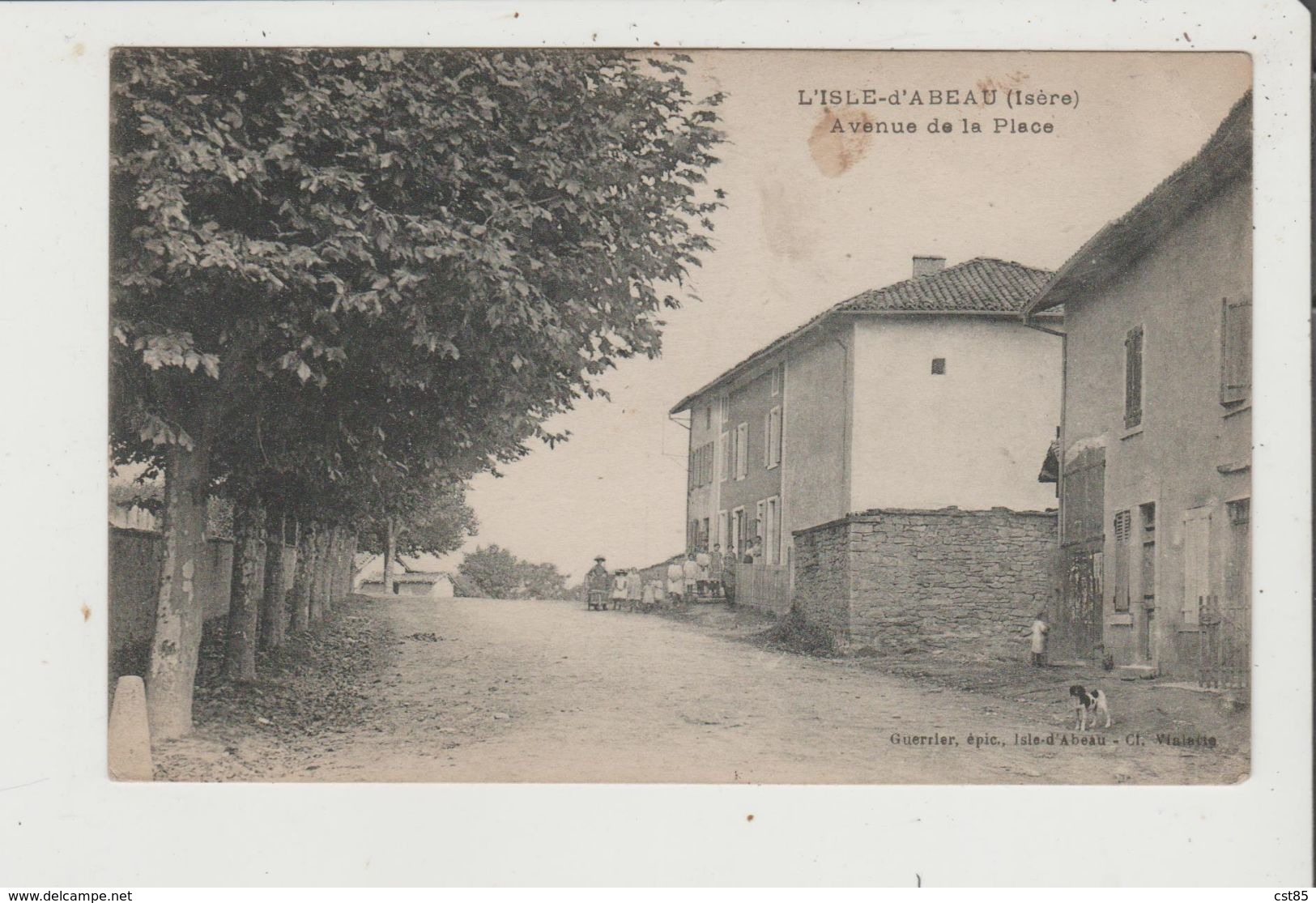 CPA - L'ISLE D'ABEAU - Avenue De La Place - Autres & Non Classés