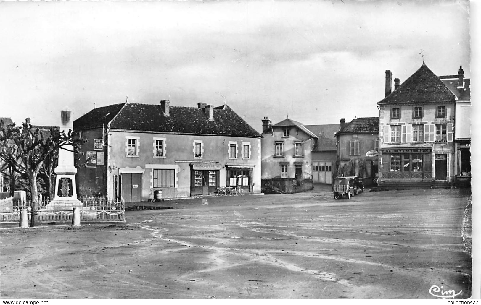 36-CHAILLAC- LA PLACE ET LE MONUMENT - Autres & Non Classés