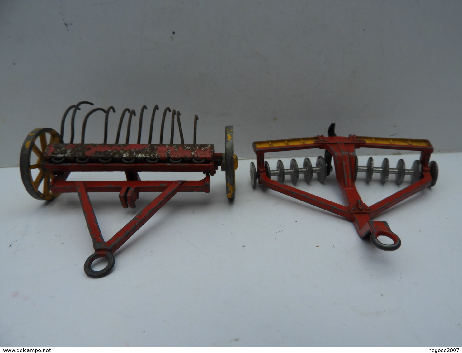 Dinky-Toys : Lot De 2 Machines  Made In England - Dinky