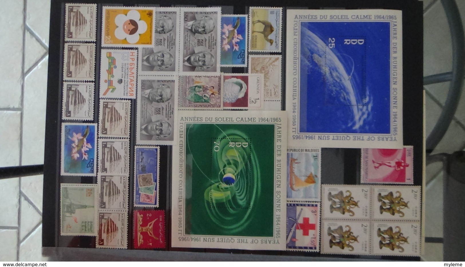 Collection de timbres et blocs ** du MONDE. PORT OFFERT DES 50 EUROS D'ACHATS. Voir commentaires