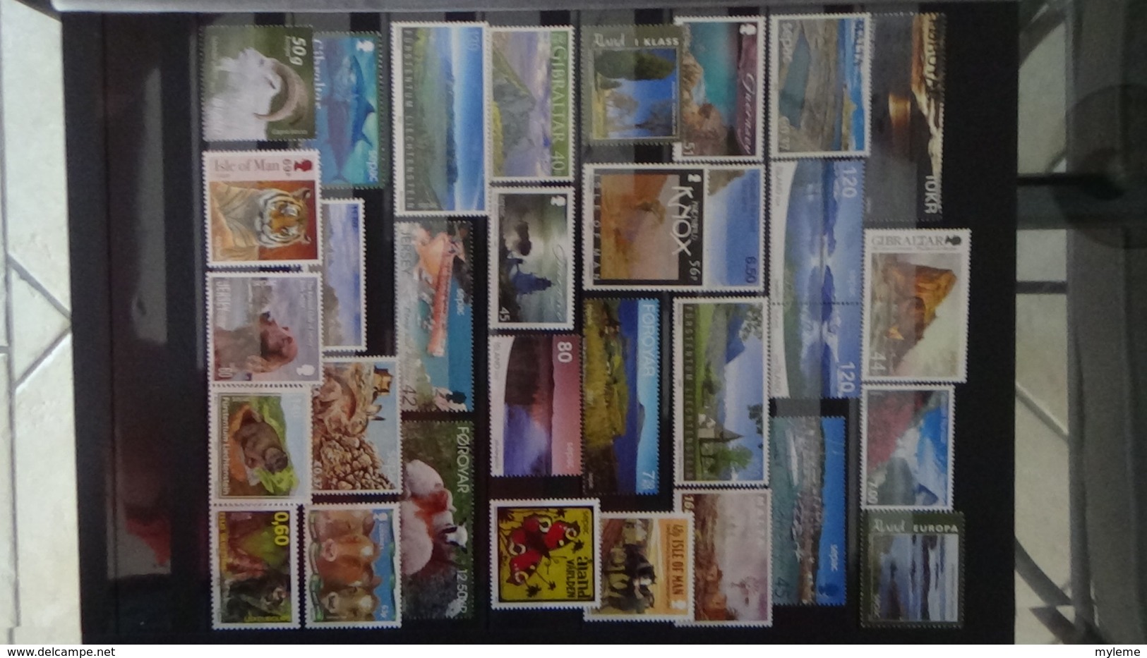 Collection de timbres et blocs ** du MONDE. PORT OFFERT DES 50 EUROS D'ACHATS. Voir commentaires