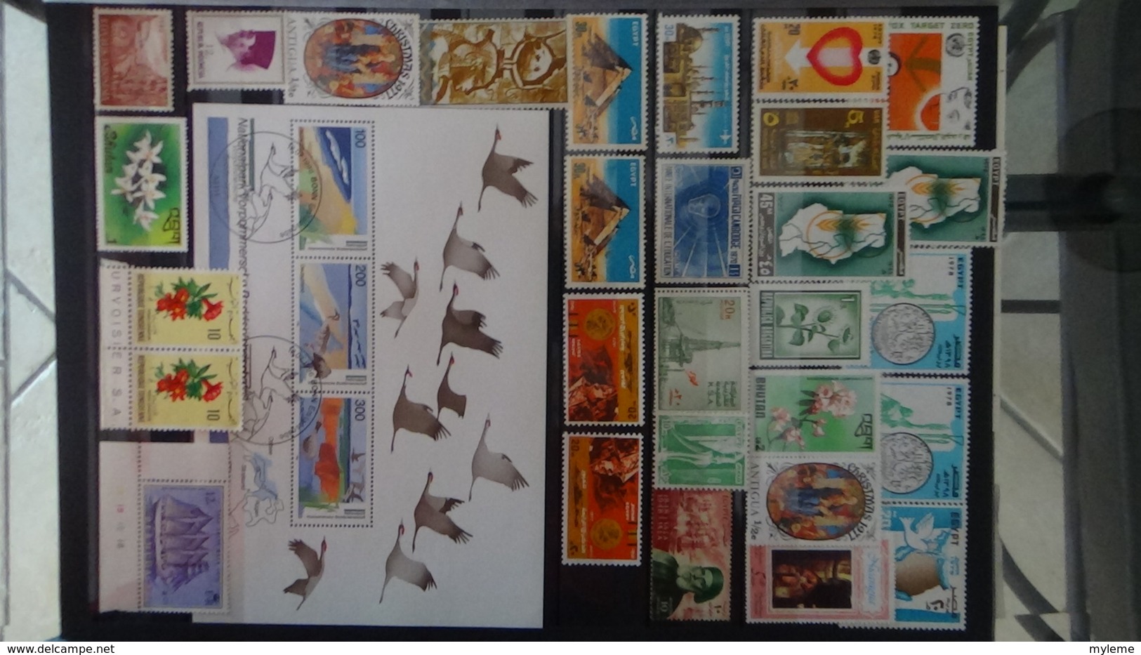 Collection de timbres et blocs ** du MONDE. PORT OFFERT DES 50 EUROS D'ACHATS. Voir commentaires