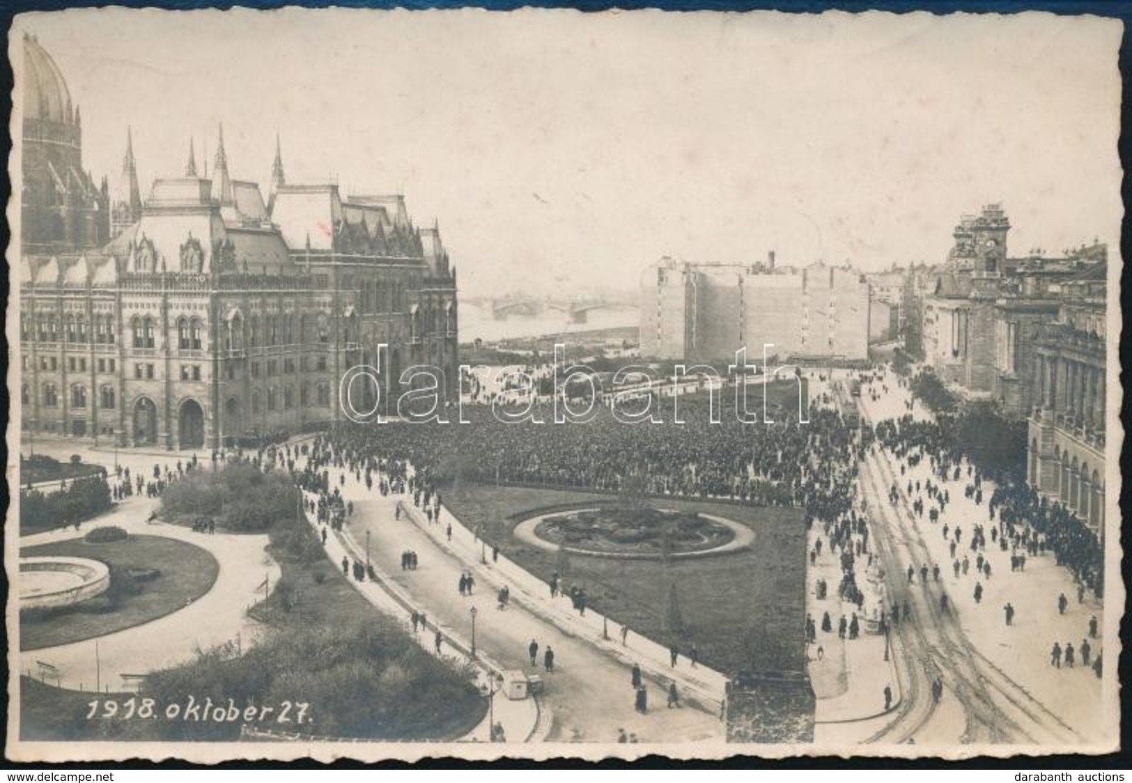 1918 Budapest, Tömeg A Parlamentnél Az ?szirózsás Forradalom Idején (okt. 27.), Fotó, Hátulján Feliratozva, 11,5×17 Cm - Other & Unclassified