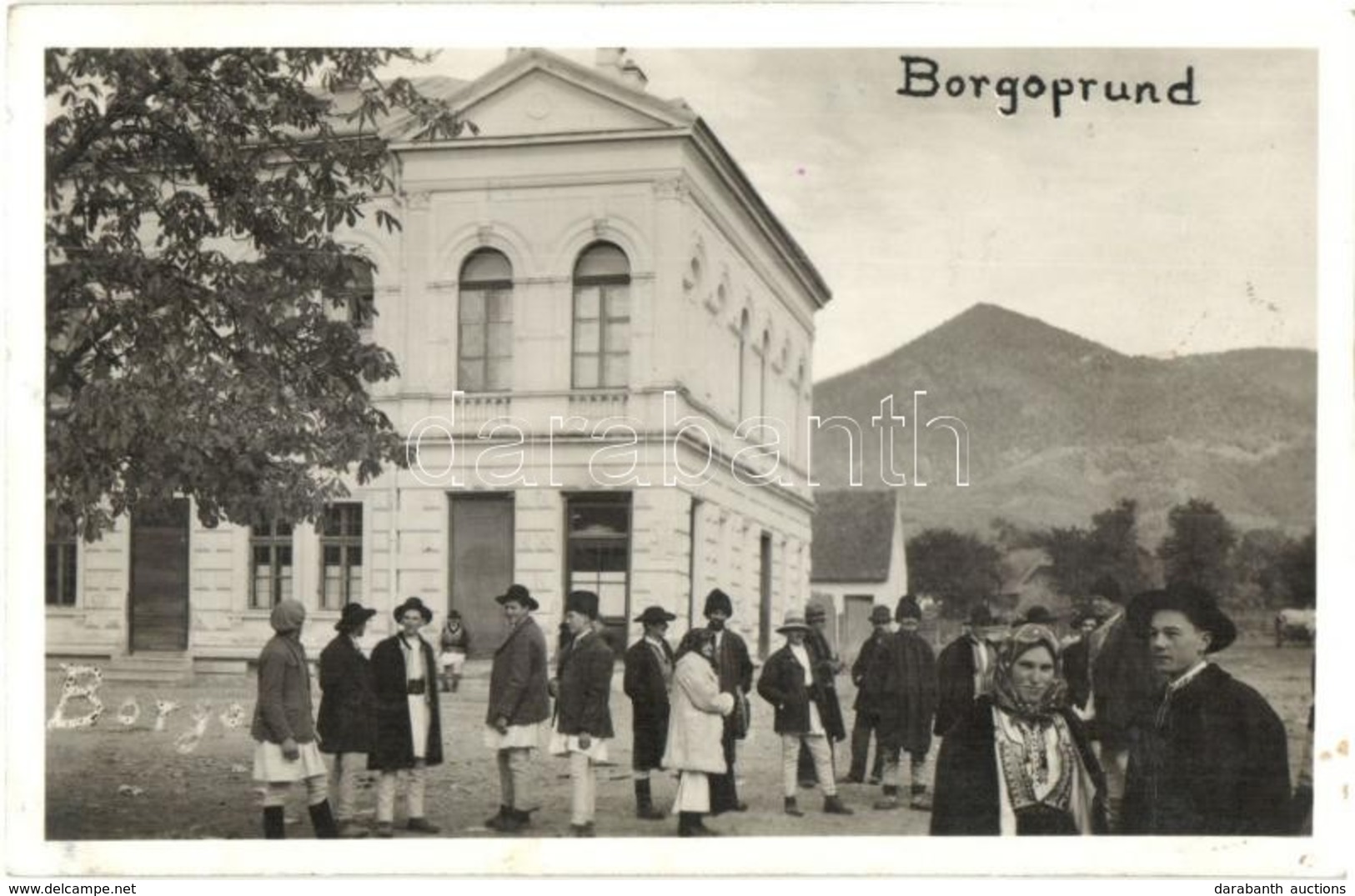 T2/T3 1943 Borgóprund, Prundu Bargaului; Városi Szálloda, Falubeliek / Hotel, Villagers. Photo (EK) - Unclassified