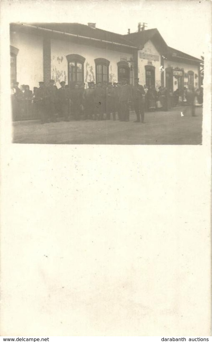 * T2 Gátalja, Gáttája, Gataia; Vasútállomás Katonákkal / Railway Station With Soldiers, Photo - Unclassified