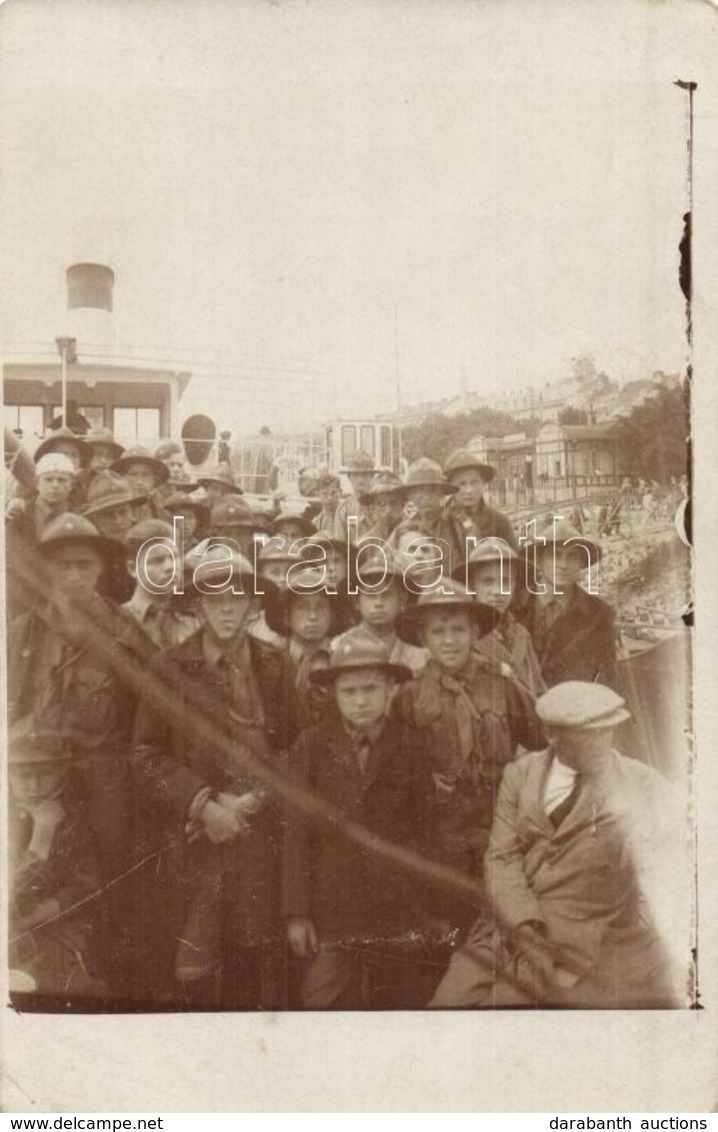 ** T2/T3 Pozsony, Pressburg, Bratislava; Cserkészek A Kiköt?ben / Scouts At The Port. Photo (fl) - Unclassified