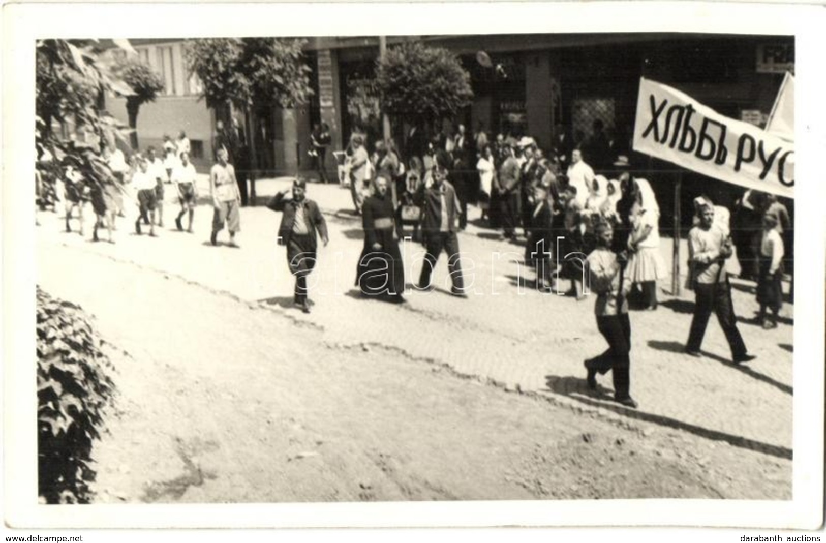 * T2/T3 Munkács, Mukacheve, Mukacevo; Orosz Felvonulás (?) Pappal / Russian Procession With Priest. Ignáczy Photo (EK) - Unclassified