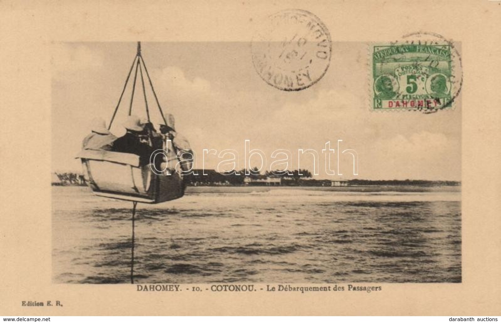 * T1/T2 Cotonou, Le Débarquement Des Passagers /  Disembarking Of The Passengers Of A Steamship - Unclassified