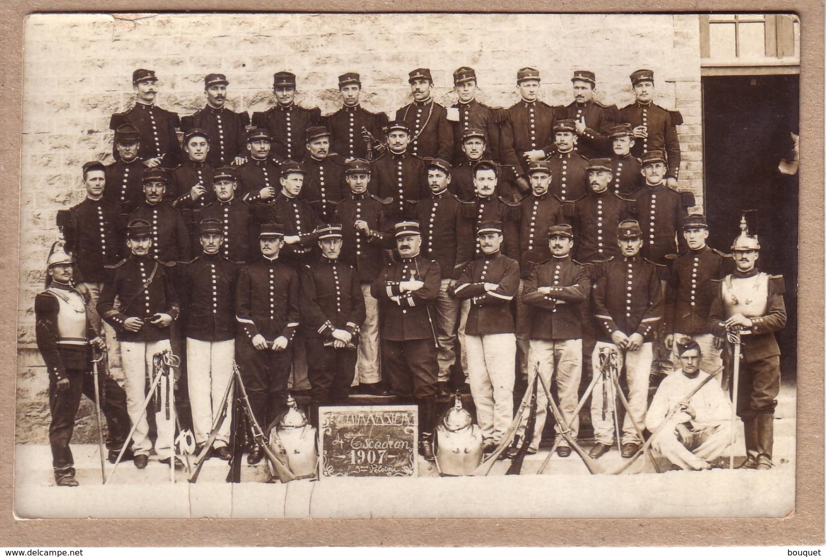 MILITARIA - CARTE PHOTO - 5 EME REGIMENT DE CUIRASSIERS , 4 EME ESCADRON , 3 EME PELOTON , 1907 - Régiments