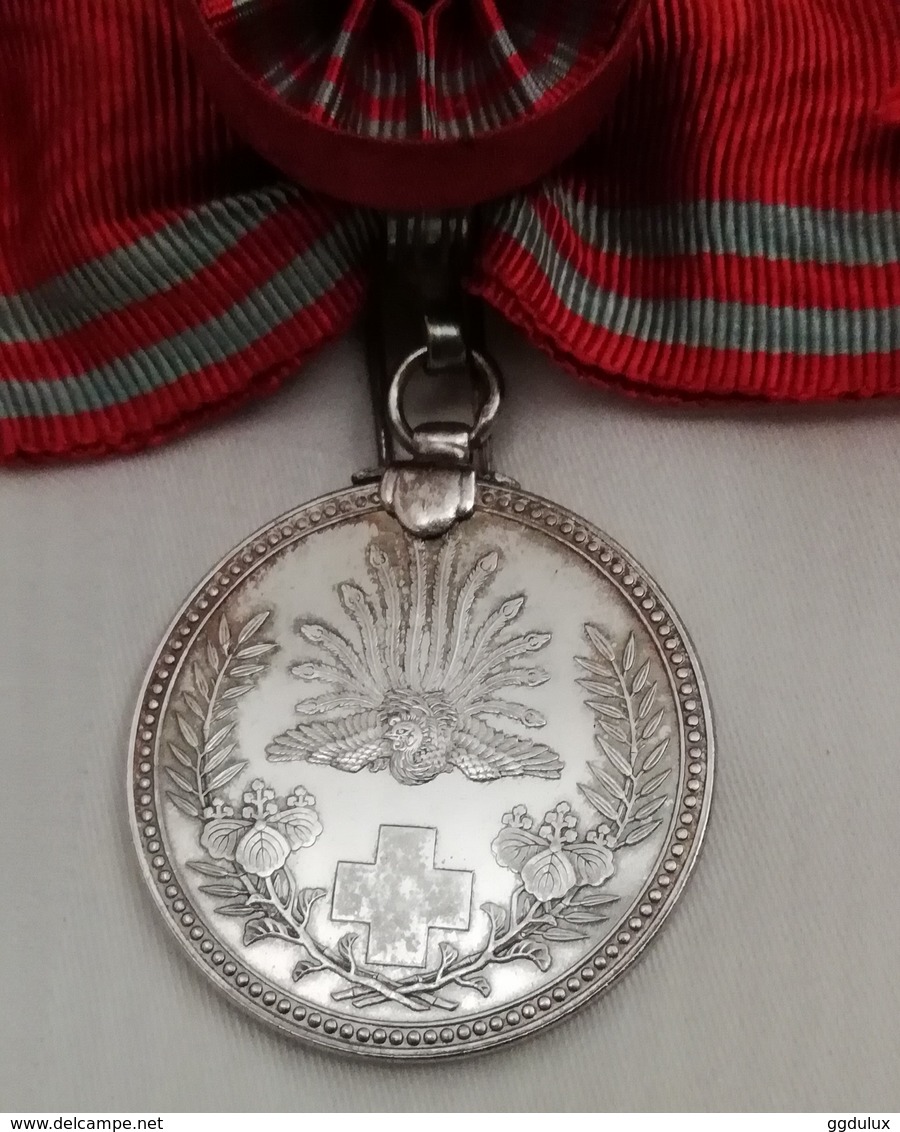 Médaille Japon En Argent - Croix Rouge Impériale Japonaise WW2, Modèle Pour Femme - Autres & Non Classés