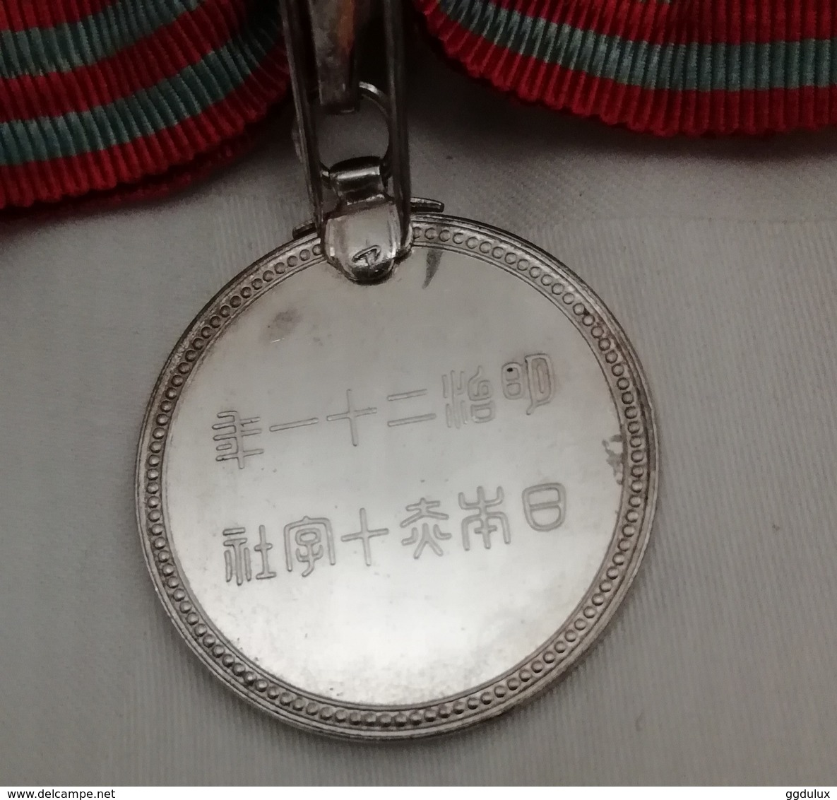 Médaille Japon en argent - Croix Rouge Impériale Japonaise WW2, modèle pour femme