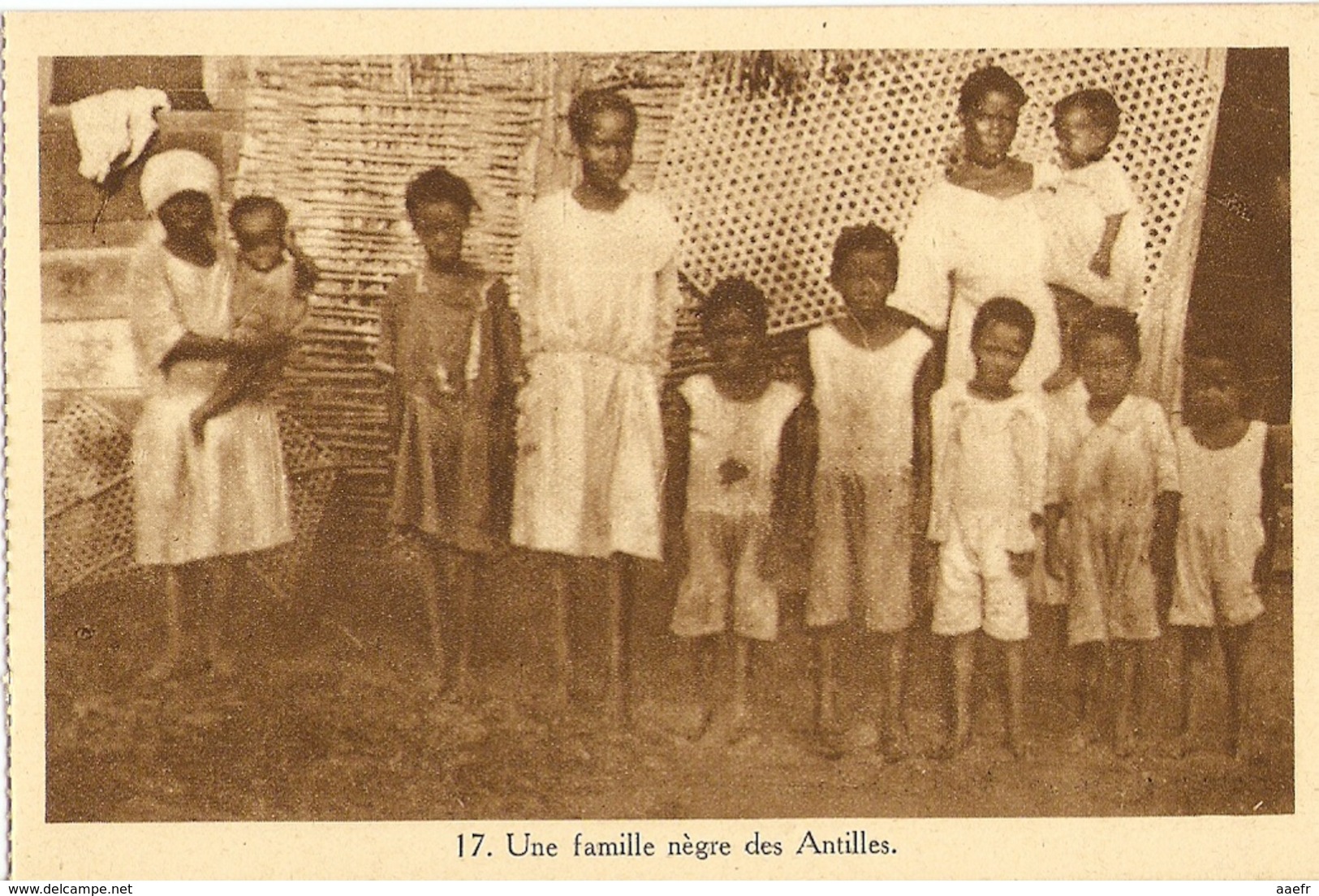 CPA Antilles - " Une Famille Nègre Des Antilles" - Carte émise Par Les Chanoinesses Missionnaires De St Augustin - Autres & Non Classés