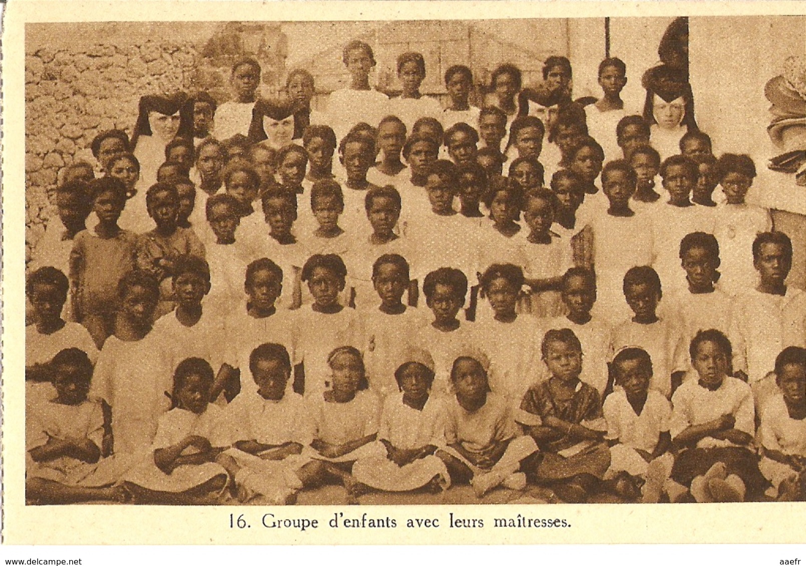 CPA Antilles - Groupe D'enfants Noirs Et Leurs Maîtresses - Chanoinesses Missionnaires De St Augustin - Autres & Non Classés