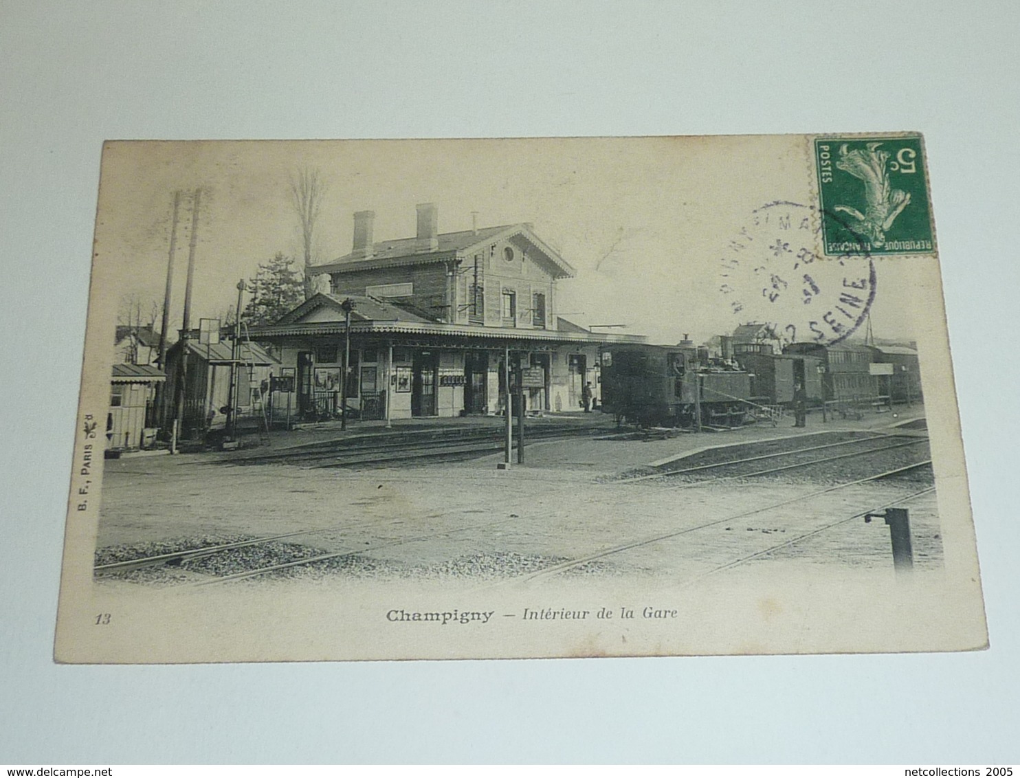 CHAMPIGNY - INTERIEUR DE LA GARE - LOCOMOTIVE ET WAGON A QUAI - 51 MARNE (AC) - Champigny