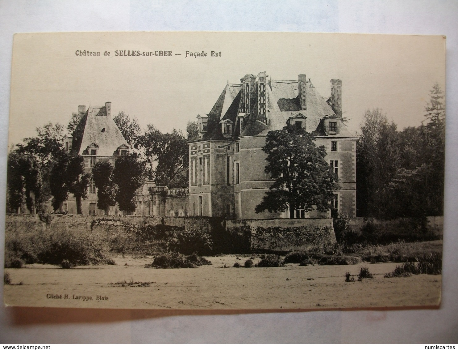 Carte Postale Selles Sur Cher (41) Façade Est Du Chateau (Petit Format Noir Et Blanc Circulée ) - Selles Sur Cher