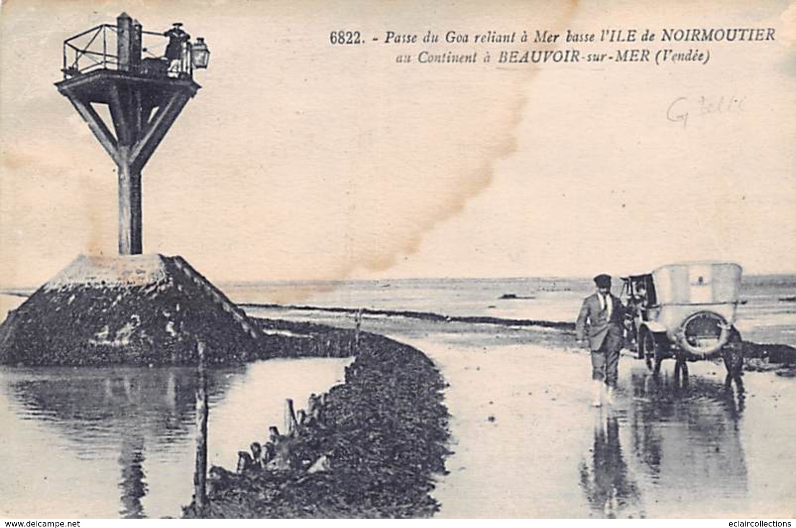 Ile De Noirmoutier  85     Passage Du Gois  Reliant Beauvoir Sur Mer    (Tachée Voir Scan) - Ile De Noirmoutier