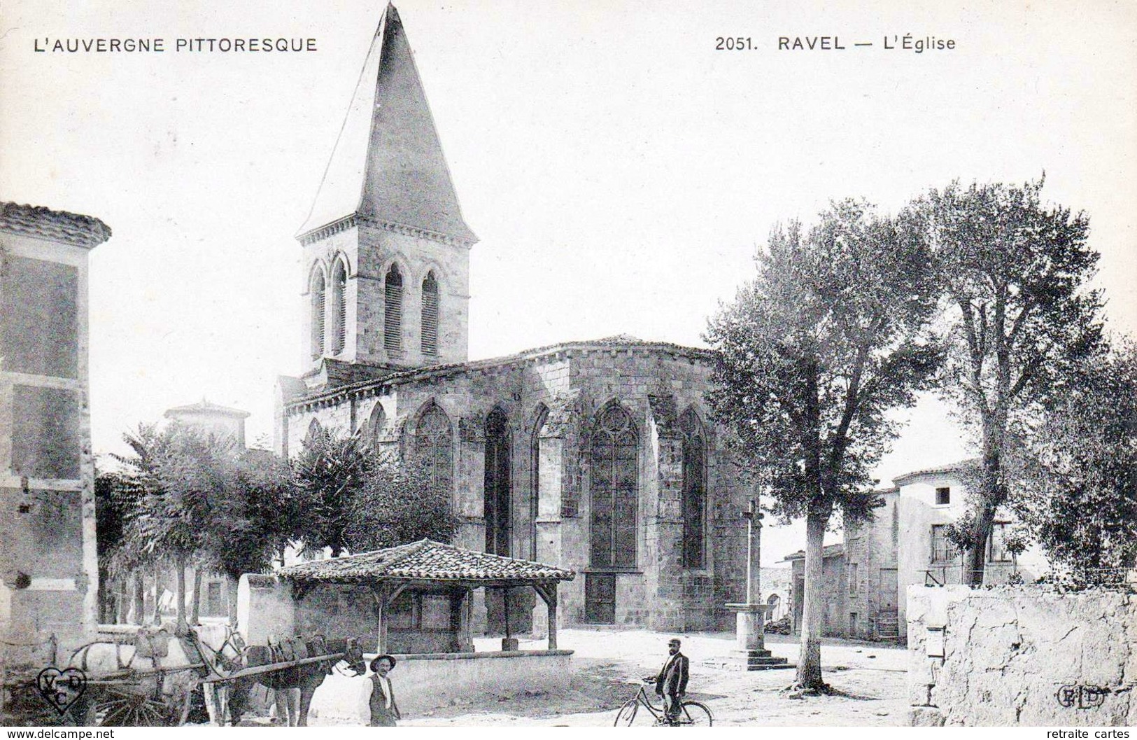 RAVEL - Canton De Lezoux - La Place De L'église - Très Beau Plan Animé - Lezoux