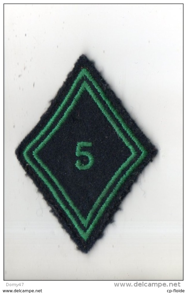 MILITARIA . ÉCUSSON DE BRAS TISSU LOSANGE . 5e - Réf. N°64TI - - Patches