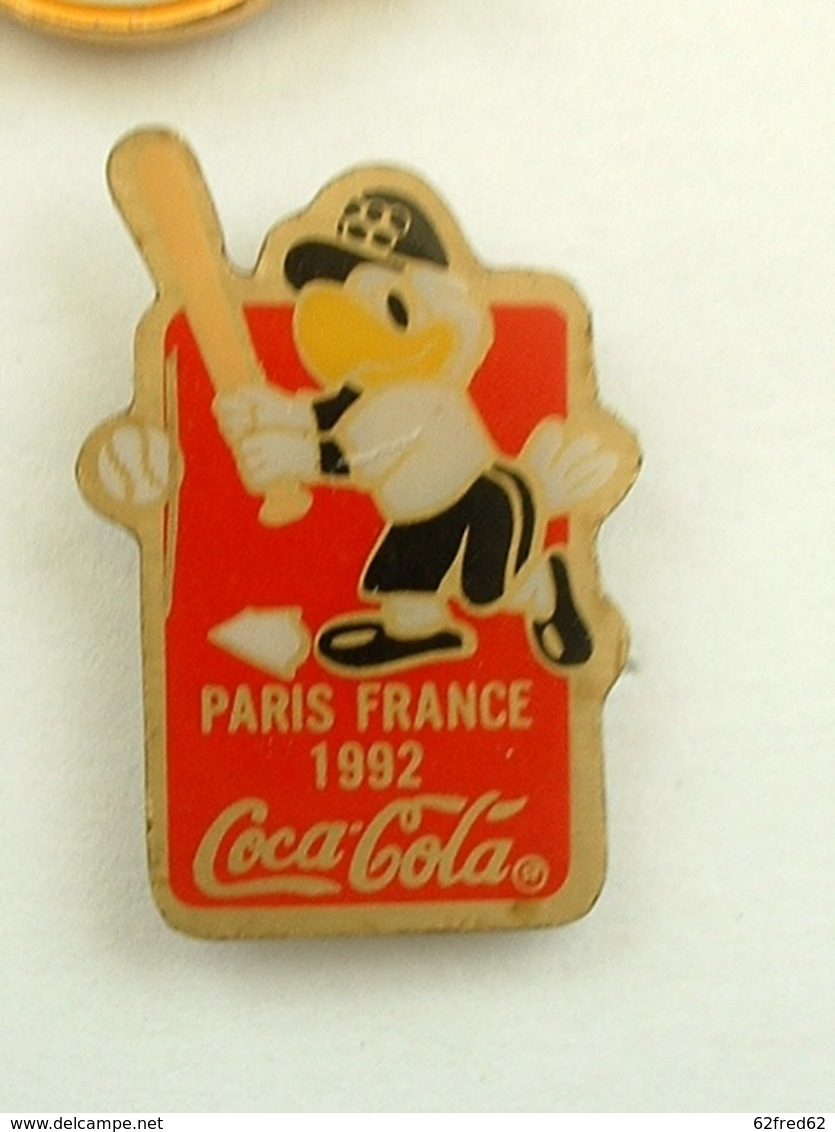 PIN'S COCA COLA - PARIS FRANCE 92 - AIGLE J.O LOS ANGELES JOUANT AU BASEBALL - Coca-Cola