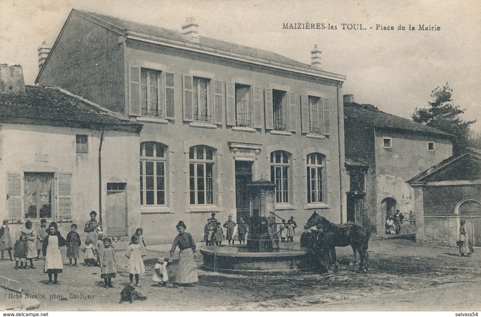 54) MAIZIERES-les-TOUL : Place De La Mairie (animée) - Toul