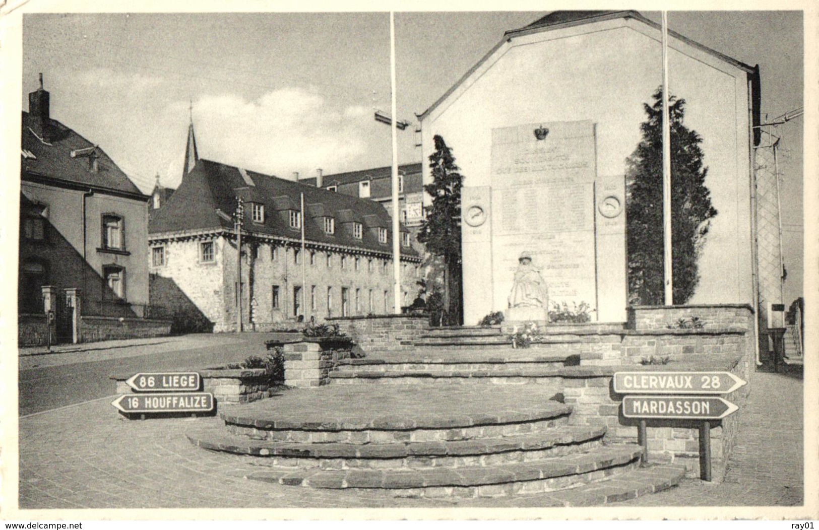 BELGIQUE - LUXEMBOURG - BASTOGNE - Monument Aux Morts De La Ville Et Le Séminaire. - Bastenaken