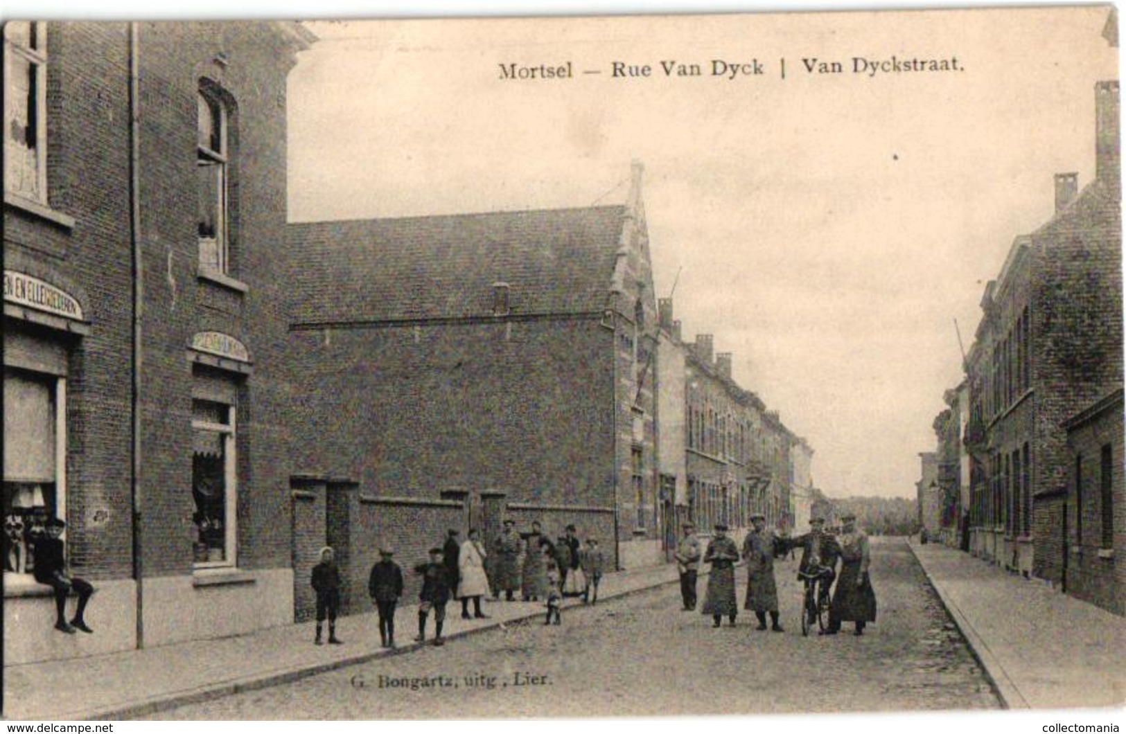 1 Oude Postkaart  MORTSEL    Van Dyckstraat   Fabriek ? Fabriekwerkers Uitg.  Bongartz  Winkel - Mortsel