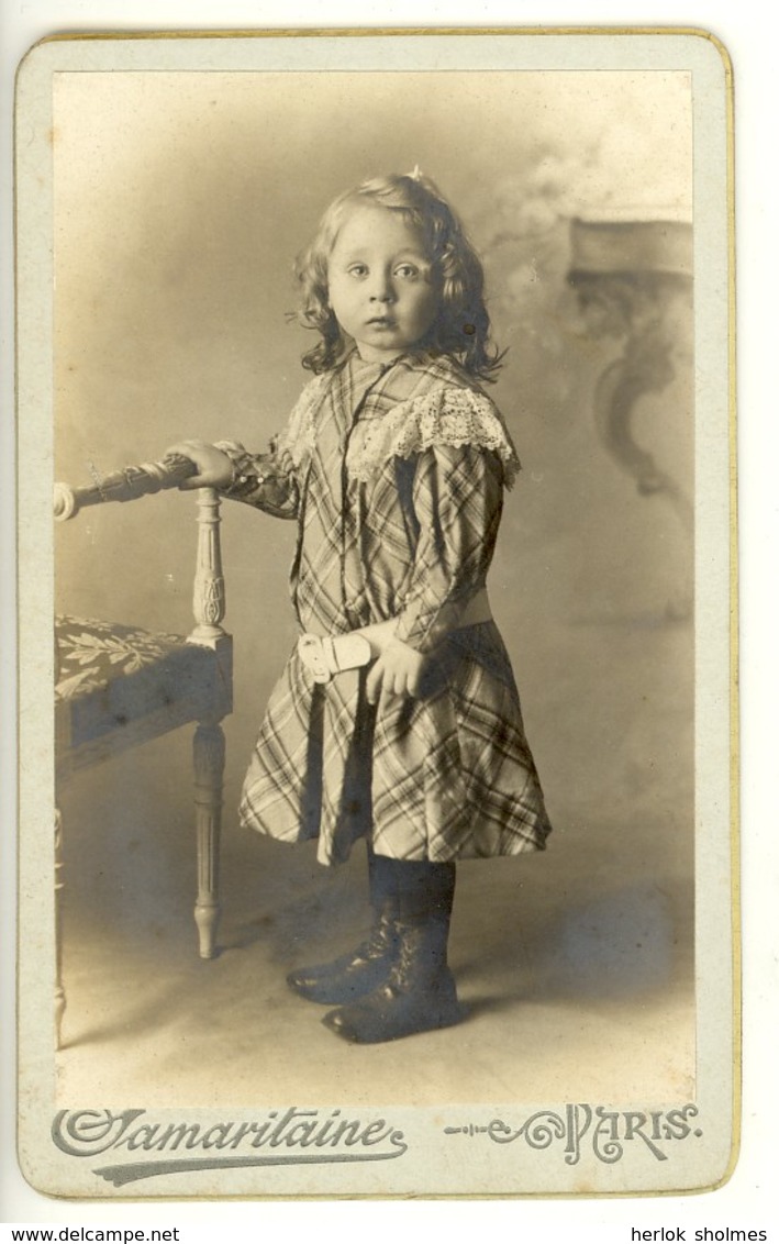 Photo CDV Portrait Enfant Fille Girl Photographie Samaritaine à Paris Ca1900 Child. E196 - Old (before 1900)