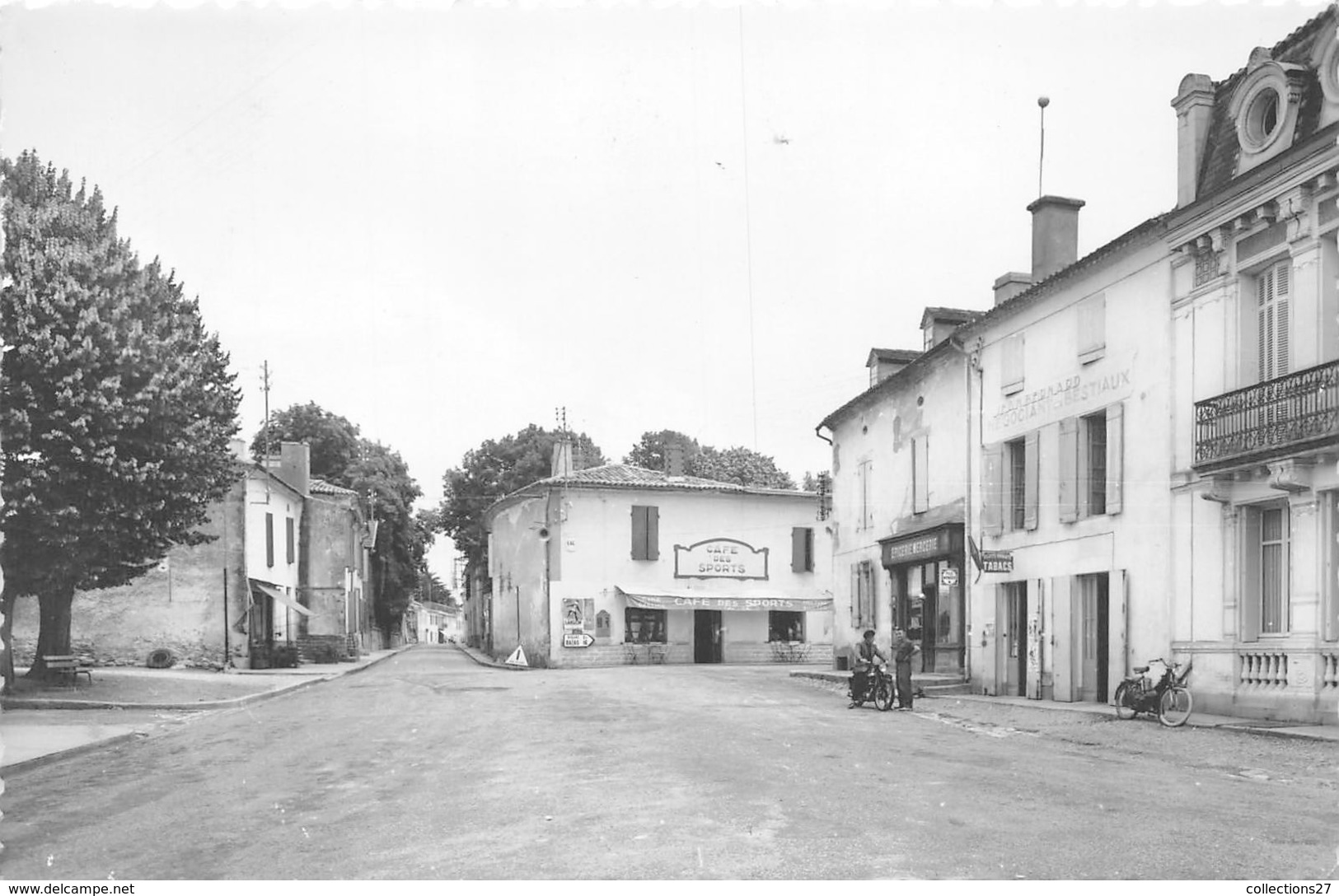 33-CASTETS-EN-DORTHE- LA PLACE DE L'EGLISE - Autres & Non Classés