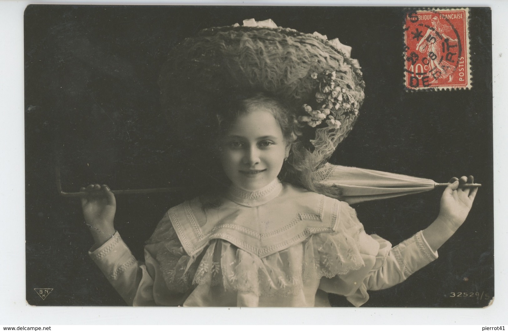 ENFANTS - LITTLE GIRL - MAEDCHEN - Jolie Carte Fantaisie Fillette Avec Chapeau Et Ombrelle - Portraits