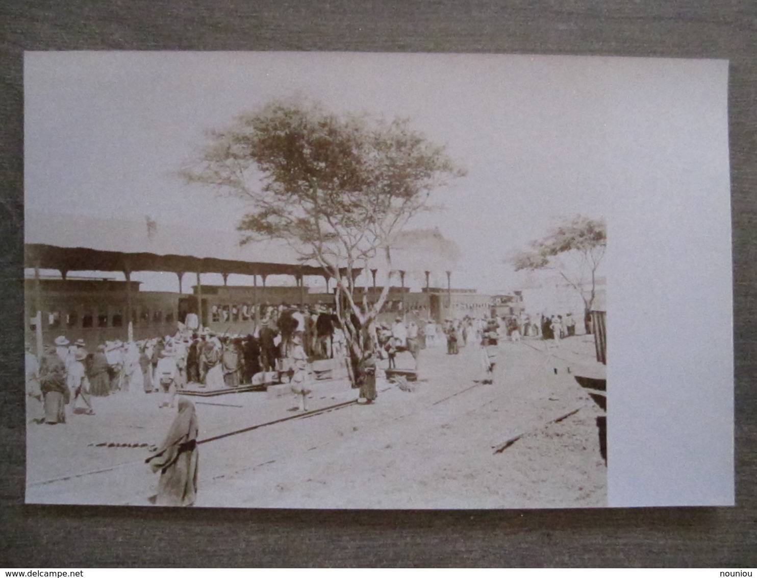 Rare Photograph Tarjeta Postal - Chile Chili - Unknown Location - Train Station Tren Estación Passegers Platform - Chili