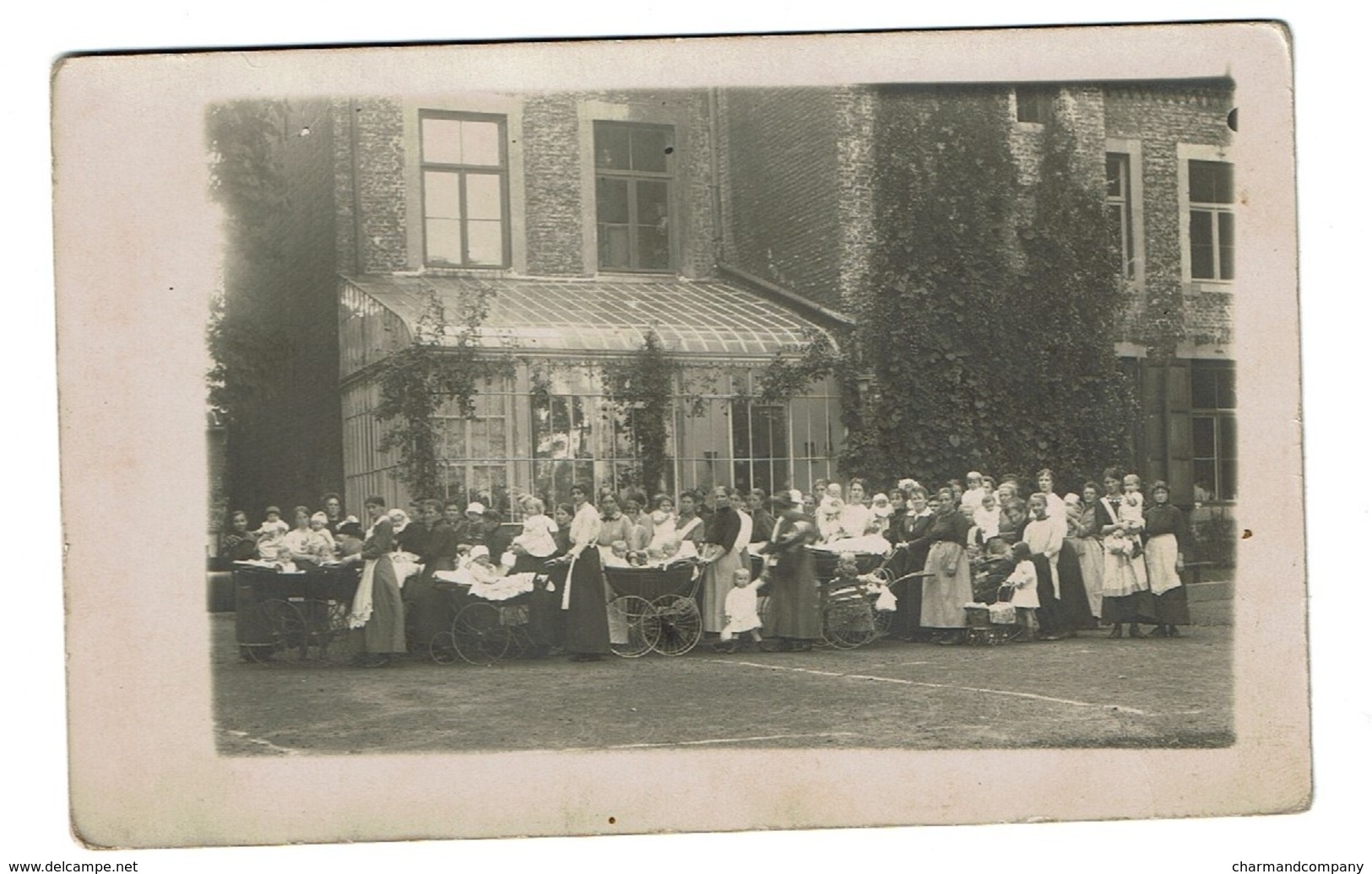 C1915 - Carte Photo Château De Loncin - Animée - Bébés Landaus - Personnel De La Pouponnière (?) - 2 Scans - Ans