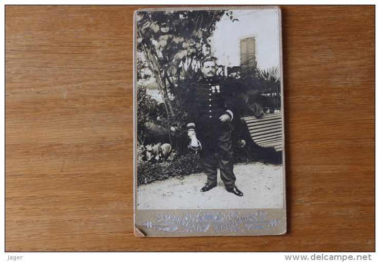 Cabinet  Officier Tenue Brodée Avec Medaille Coloniale ( Nombreuses Barettes ) - Guerre, Militaire