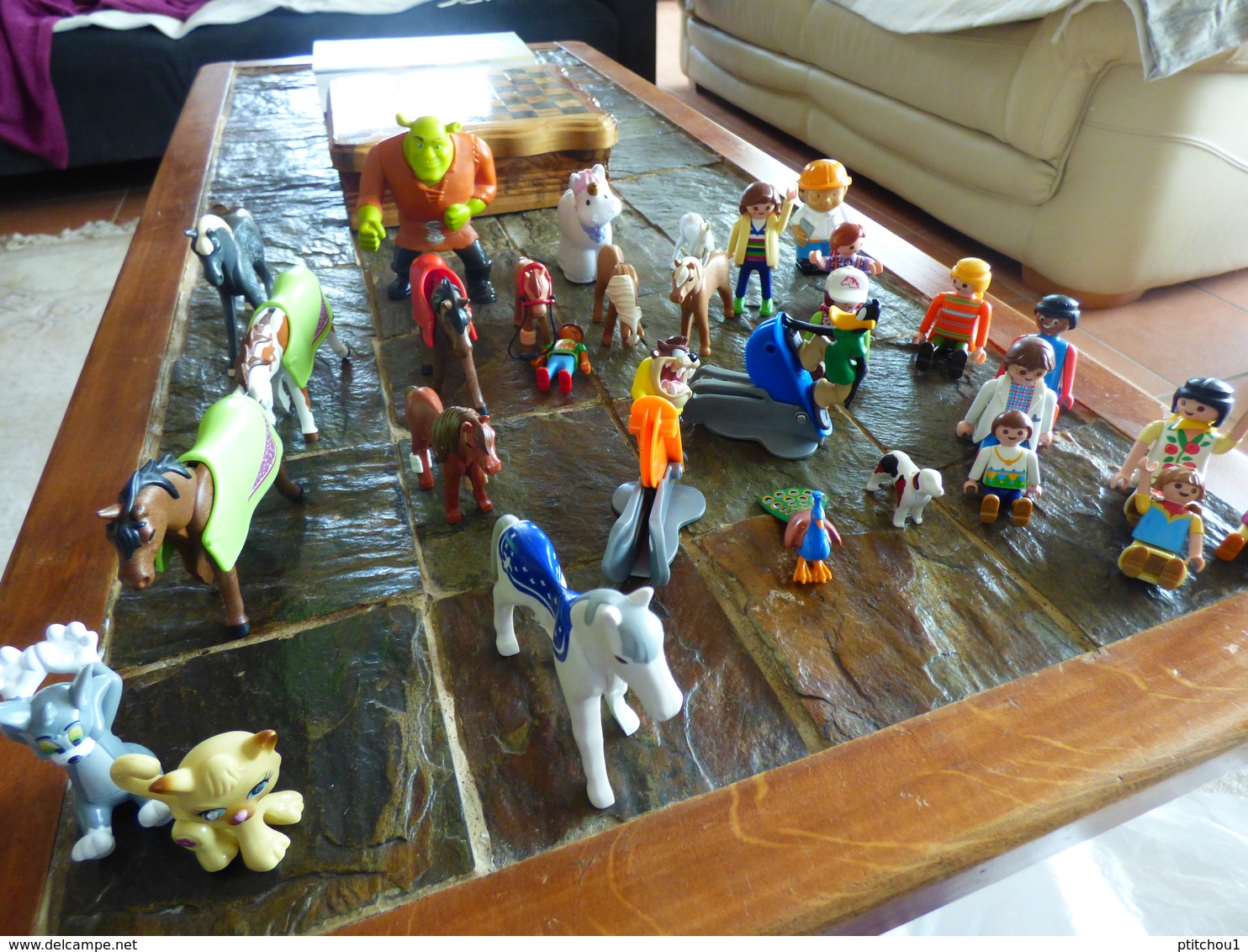Lot De 30 Playmobil Et Autres Figurines Articulés+ Quelques éléments - Playmobil