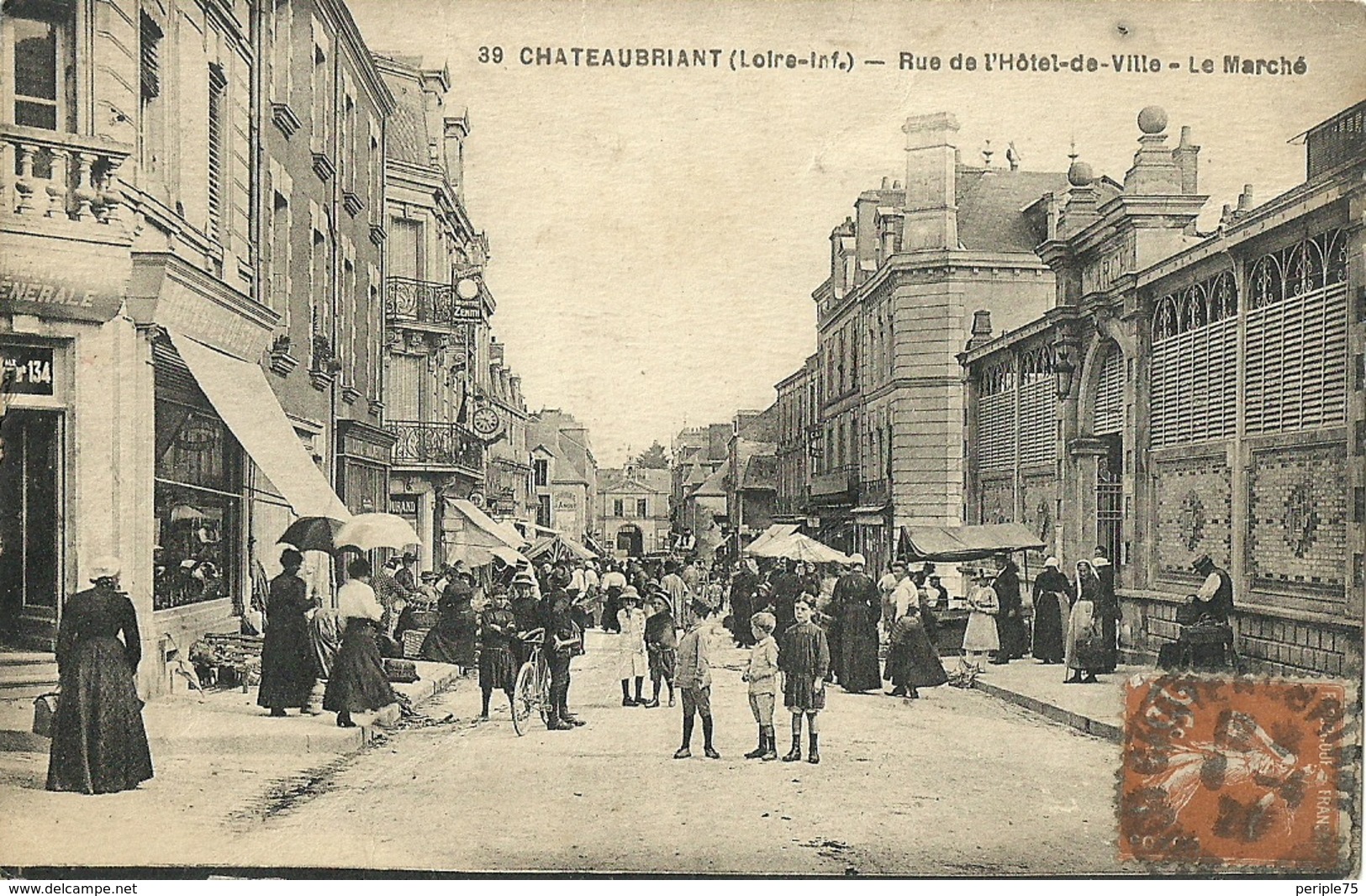 CHATEAUBRIANT.  Rue De L'Hotel De Ville.  Le Marché. - Châteaubriant