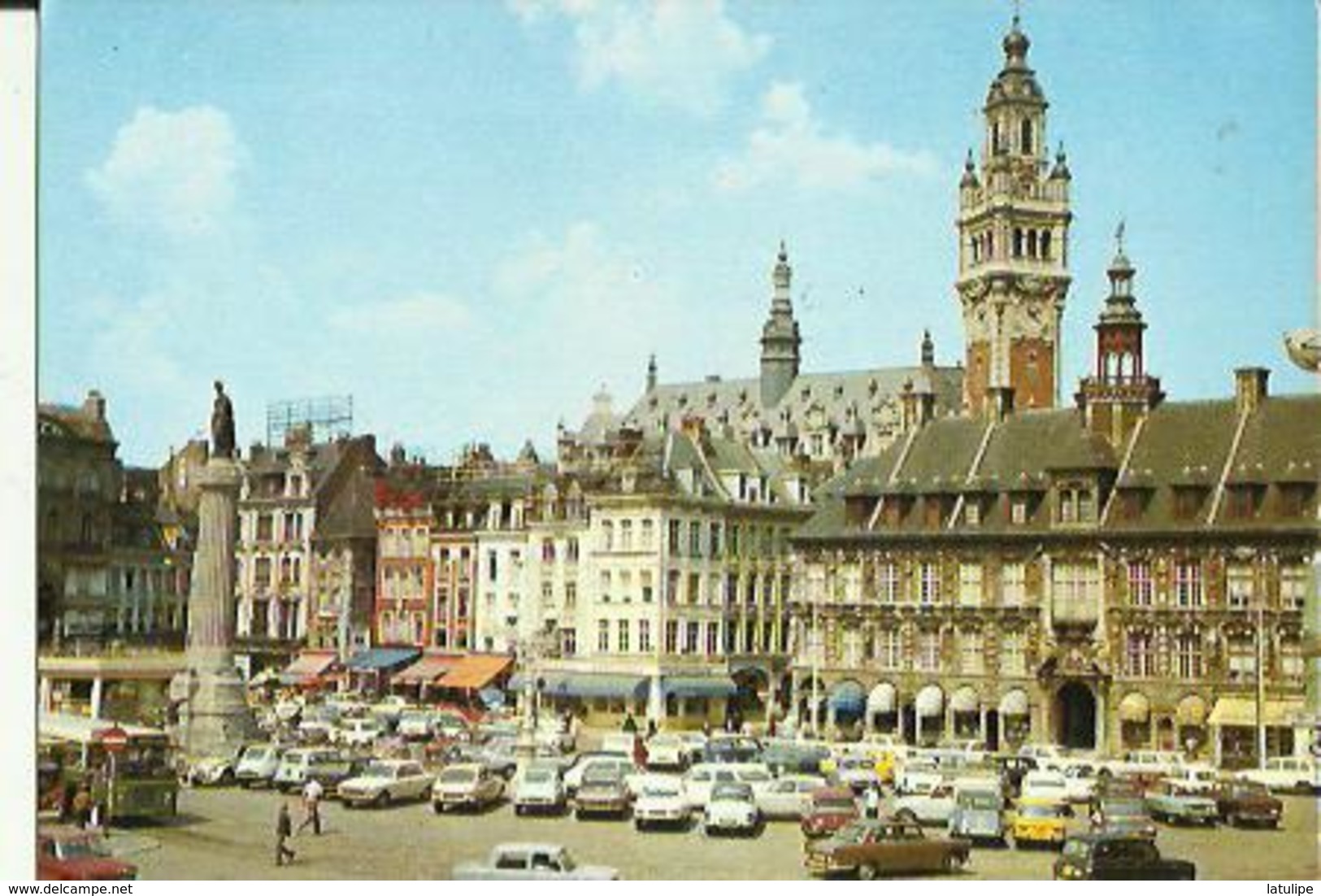 Lille  59   La Grand'Place  Tres Animée Et Nombreuses Voitures - Lille