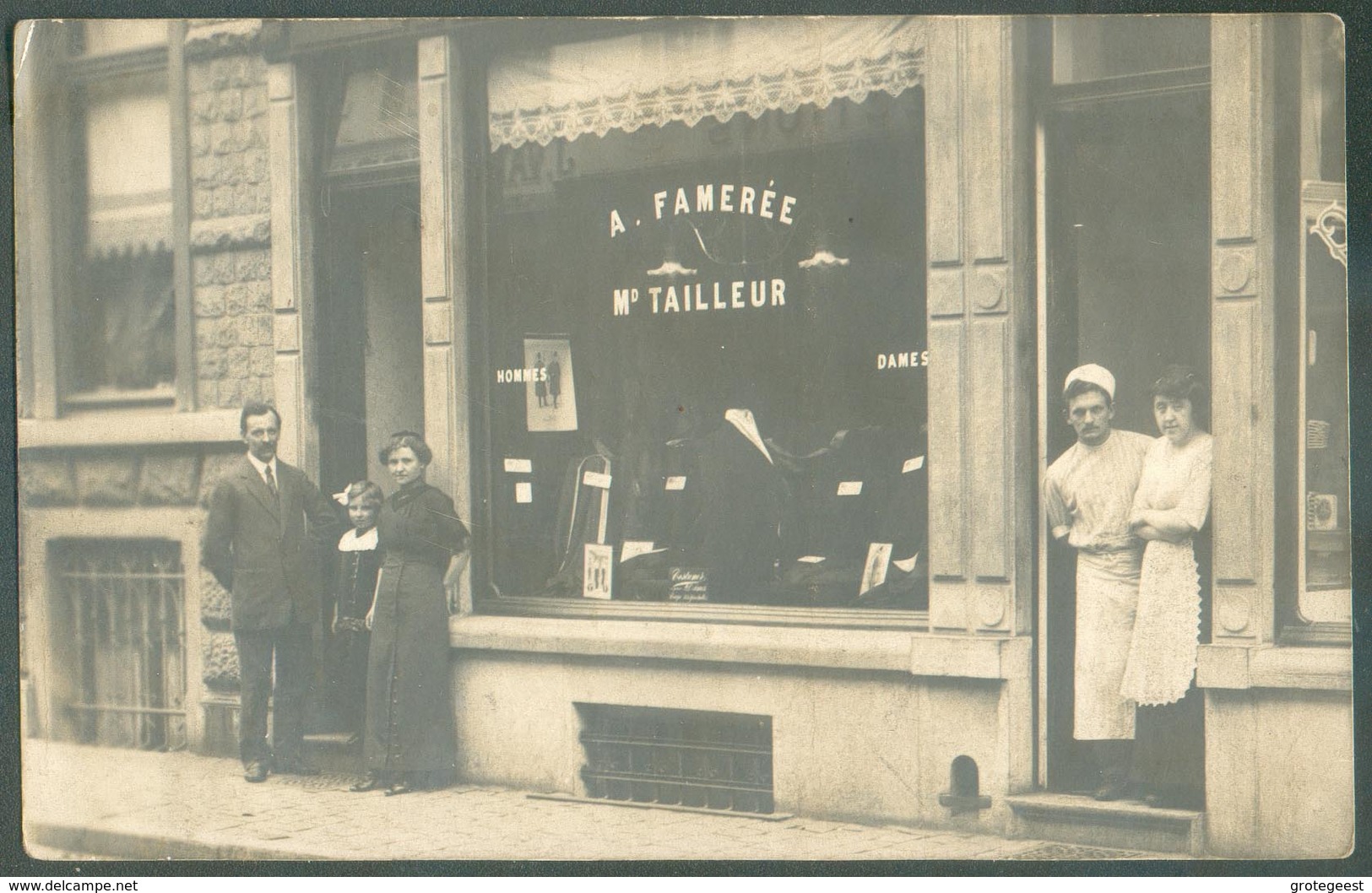 Carte Phot A. FAMEREE TAILLEUR -vue Du Magasin + 5 Personnes - 13094 - Autres & Non Classés