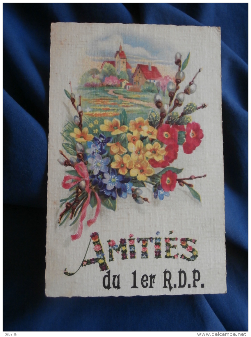 Amitiés Du 1er R.D.P.  Village Et Gerbe De Fleurs En 1er Plan - écrite - R222 - Regimente