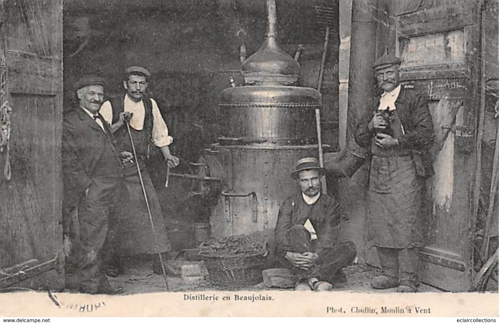 Romanèche Thorins Moulin A Vent    71    Distillerie En Beaujolai.    Alambic     ( Léger Pli Voir Scan) - Sonstige & Ohne Zuordnung