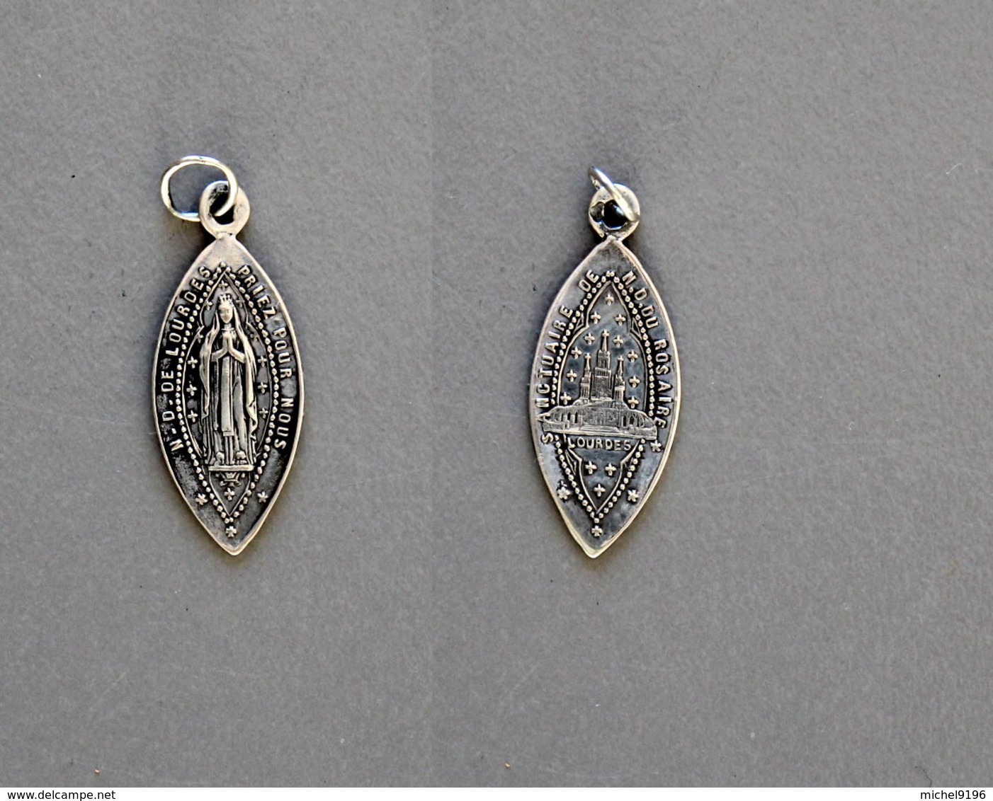 Médaille De N.D De Lourdes Poinçonnée En Argent 0,7g - Religión & Esoterismo