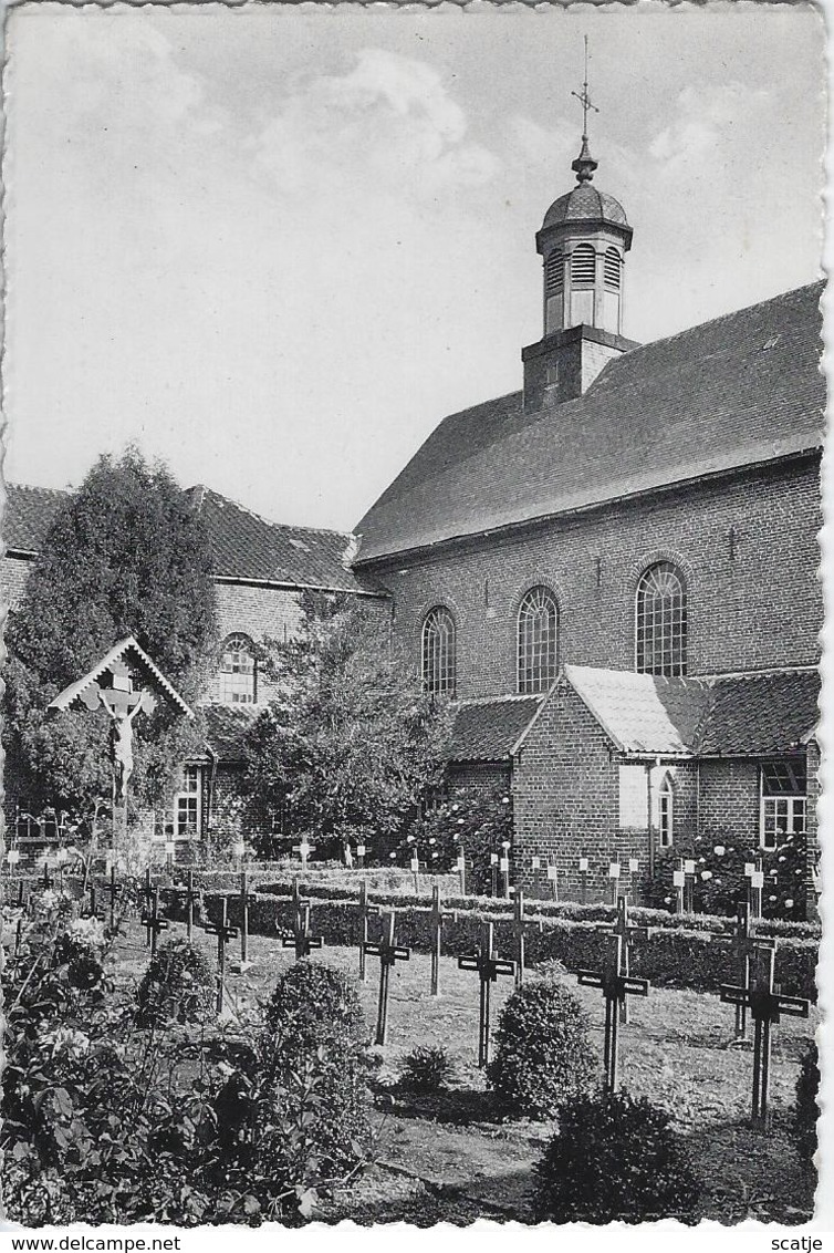 St-Sixtus'Abdij,  Westvleteren   De Kerk En Deel Van 'toud Kerkhof. - Vleteren