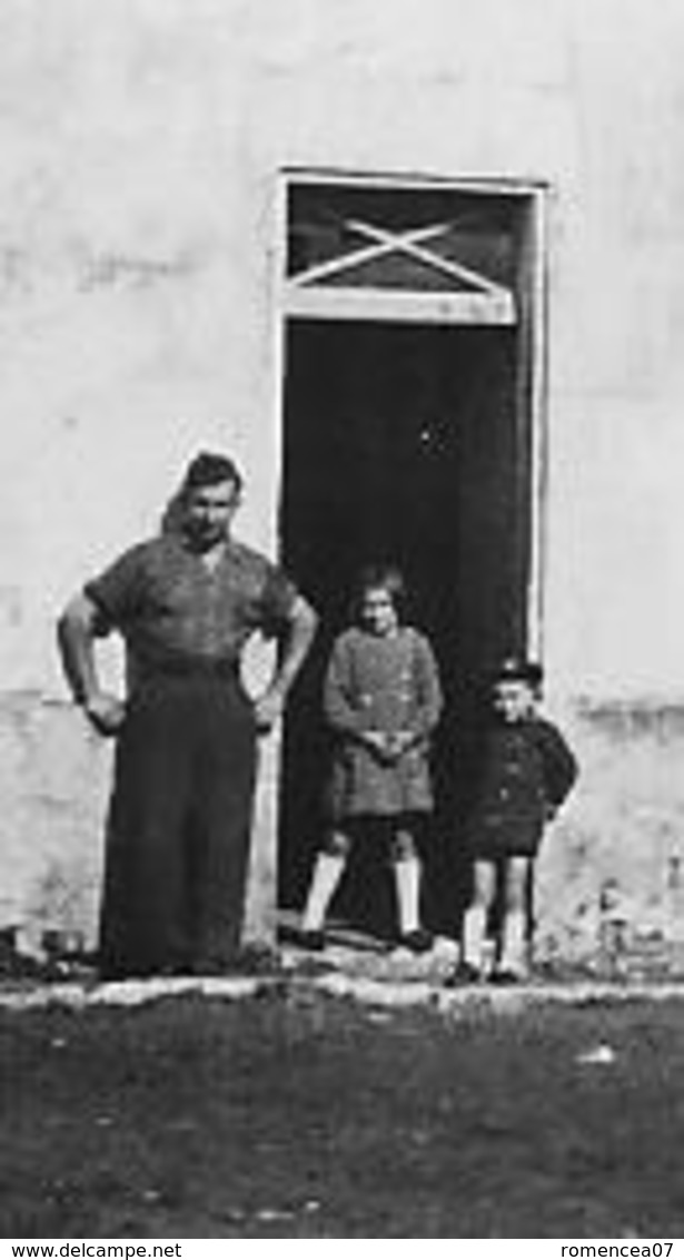 LA CLUSE (Hautes-Alpes) - Soldat Français, Enfants - Corps De Ferme - Photographie - 18 Mars 1945 - Guerre 1939-45 - WW2 - Guerre, Militaire