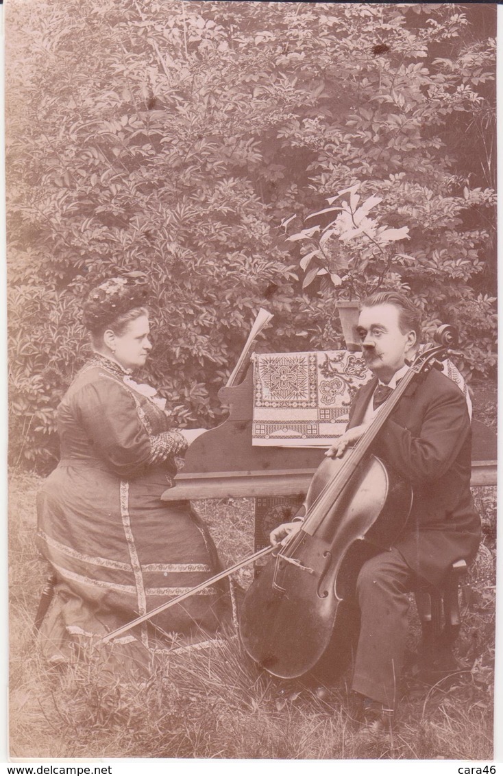 Photo - Un Couple De Musiciens : Violoncelliste Et Pianiste - Lieux