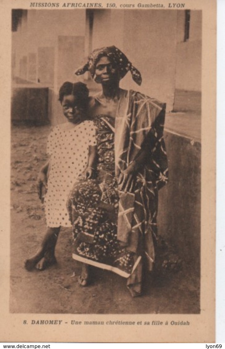 8 DAHOMEY  UNE MAMAN CHRETIENNE  ET SA SILLE  A OUIDAH - Dahomey