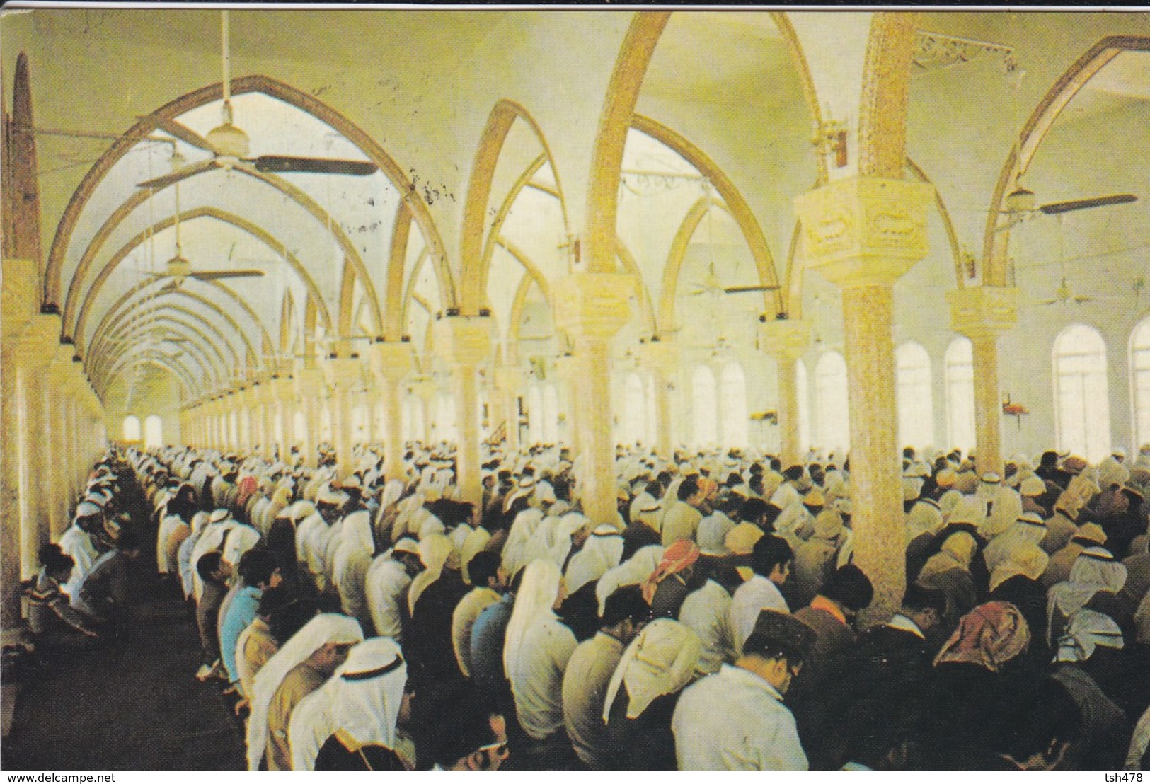 BAHREIN--prayers In The Mosque--voir 2 Scans - Bahreïn