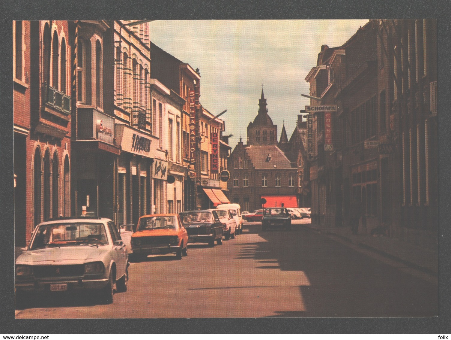 Poperinge - Gasthuisstraat - Classic Cars Peugeot, BMW, ...- Nieuwstaat - Poperinge