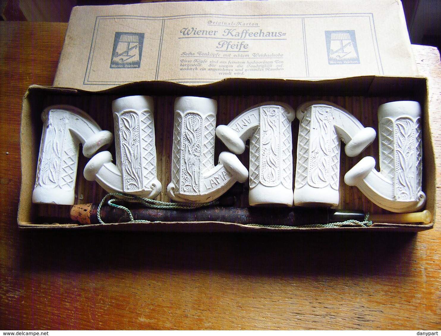 RARE BOITE ANCIENNE DE 6 PIPES EN PORCELAINE MARQUEES LAMA + UN TUYAU CARTON D'ORIGINE WIENER KAFFEEHAUS PFEIFE - Porzellanpfeifen